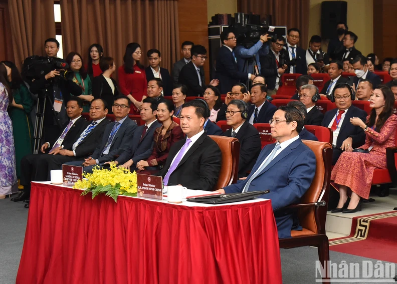 In Pictures Vietnamese And Cambodian Prime Ministers Exchange With