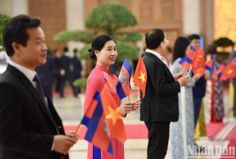 In Pictures Vietnamese And Cambodian Prime Ministers Witness Signing