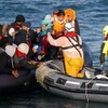 Migrants are rescued after their boat broke down while attempting to cross the English Channel from France to the UK. (Photo: Getty Images/VNA)