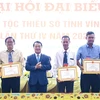 Minister and Chairman of the Committee for Ethnic Minority Affairs Hau A Lenh presented Certificates of Merit to collectives and individuals with outstanding achievements in the patriotic emulation movement in the 2019-2024 period.