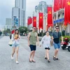 Kazakh tourists on Nha Trang's street (Photo: baokhanhhoa.vn)