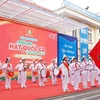 Children in the capital sing the National Anthem in response to the contest at the launch ceremony.