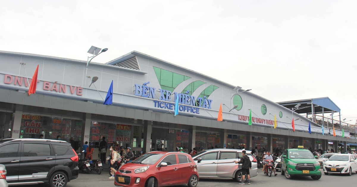 [In Pictures] Mien Tay Bus Station and Saigon Train Station busy ahead ...