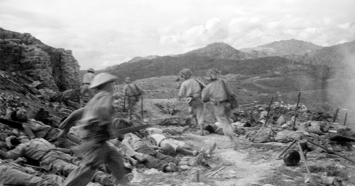 April 1, 1954: Vietnamese soldiers fight for every inch of land on hill ...