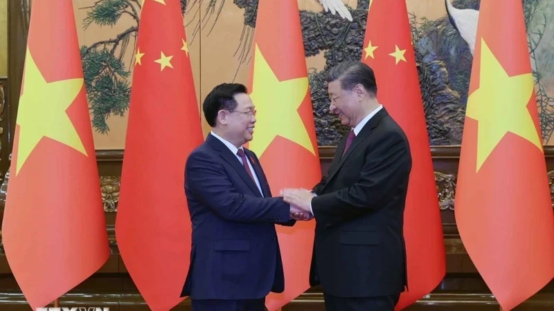 National Assembly Chairman Vuong Dinh Hue Meets Chinese Party General 