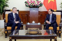 Foreign Minister Bui Thanh Son meets with UN Under-Secretary-General for Peace Operations Jean-Pierre Lacroix. (Photo: baoquocte.vn)