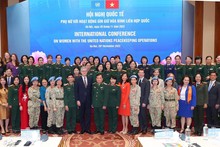 UN Under-Secretary-General for Peace Operations Jean-Pierre Lacroix (front, ninth from left), Deputy Defence Minister Hoang Xuan Chien (front, 10th from left), and other participants in the conference in Hanoi on November 26 (Photo: VNA)