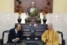President Nguyen Xuan Phuc and Most Venerable Thich Tri Quang (Photo: VNA)