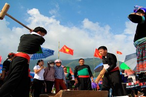Pounding 'Giay cake' is a traditional activity of the H'Mong people in Lai Chau Province to celebrate National Day.