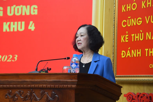 Politburo member Truong Thi Mai speaks at the working session. 