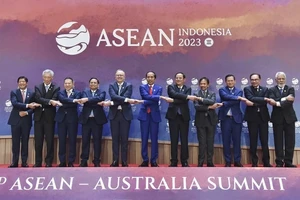 PM Pham Minh Chinh and heads of delegations attending the third ASEAN-Australia Summit pose for a group photo. (Photo: Duong Giang/VNA)