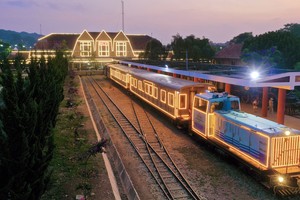 Da Lat night train service offers unique tourist experience