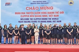Sailors are welcomed in Ha Long (Photo: NDO)
