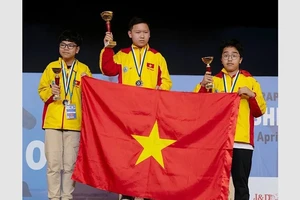 Vietnamese players won the medals in the men's U14 rapid chess category. (Photo: Ippotis).