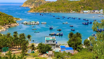 Vinh Hy Bay is considered one of the four legendary bays in Vietnam.