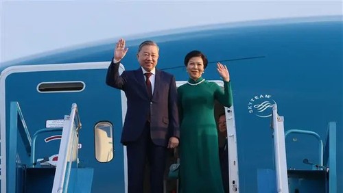 General Secretary of the Communist Party of Vietnam Central Committee To Lam and his spouse Ngo Phuong Ly leave Hanoi for official visit to Malaysia. (Photo: VNA)