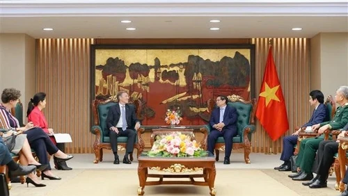 Prime Minister Pham Minh Chinh receives Wouter Van Wersch, Executive Vice President of Airbus International. (Photo: VNA)