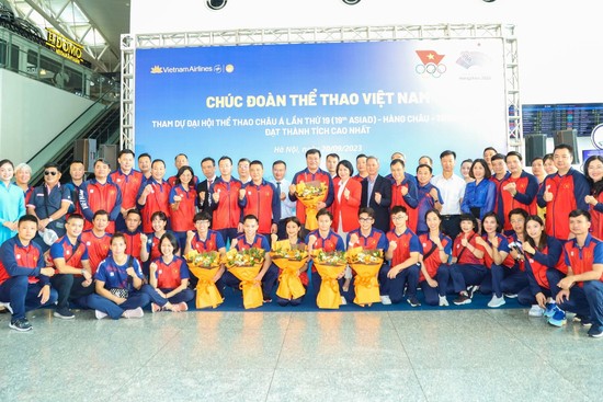 Vietnamese sports delegation departs for ASIAD 19