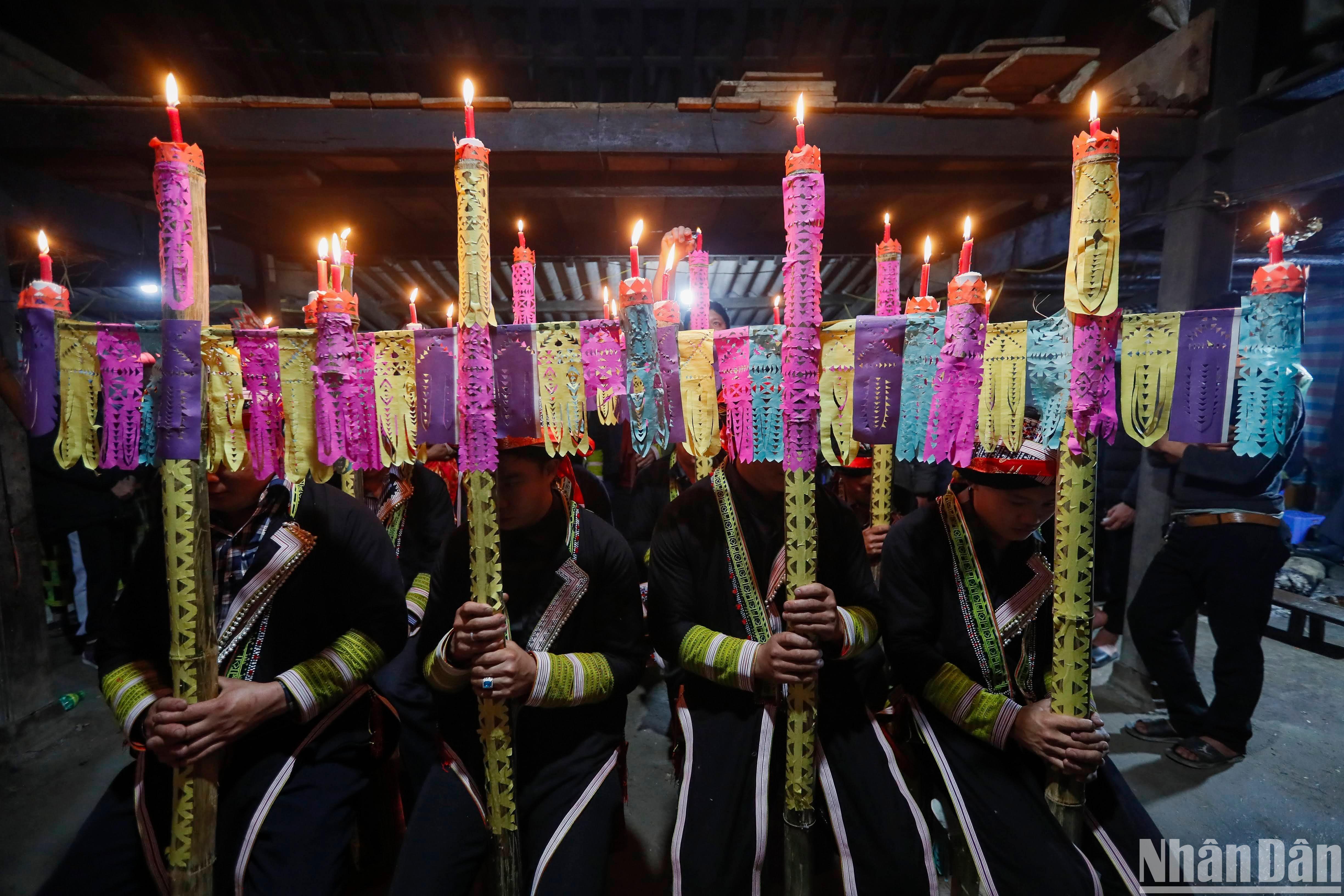 [Photo] Red Dao people’s 7-lamp maturity ritual ceremony in Lao Cai