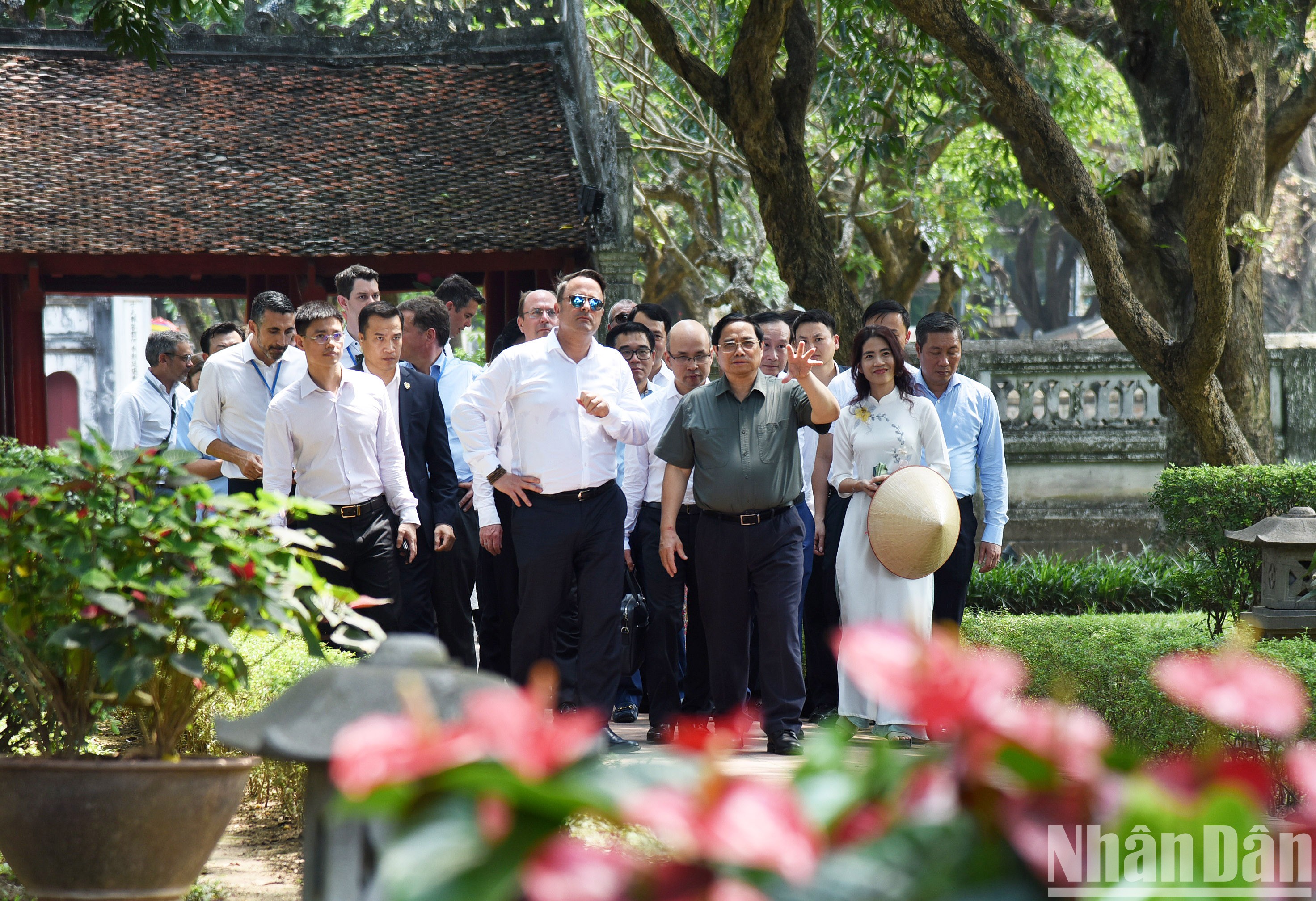 In Pictures: PMs of Vietnam, Luxembourg visit Temple of Literature and Vietnam Fine Arts Museum