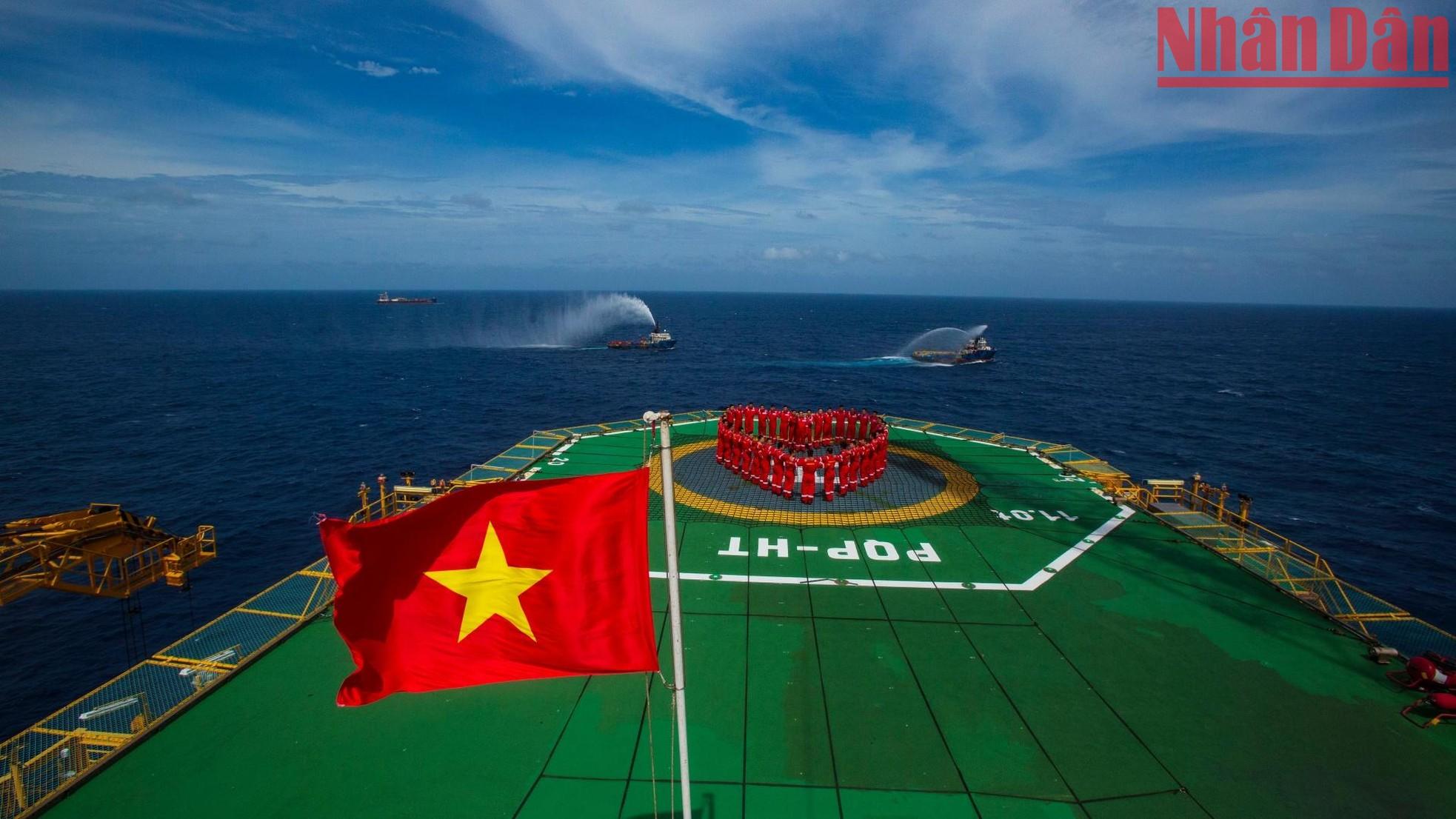 The sacred flag-raising ceremony at the farthest oil rig in the East Sea/South China Sea