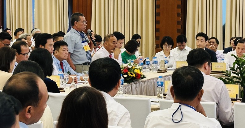 Farmer Nguyen Kim Thanh, Director of Thanh Tam Bamboo Shoot Growing and Production Cooperative in Binh Phuoc Province, delivers his opinions at the forum. (Photo: KIM LINH) ảnh 2