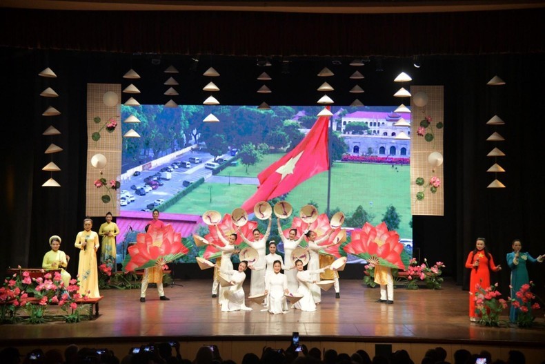 "Vietnam Days Abroad 2023" brings Vietnam's images to three continents ảnh 1