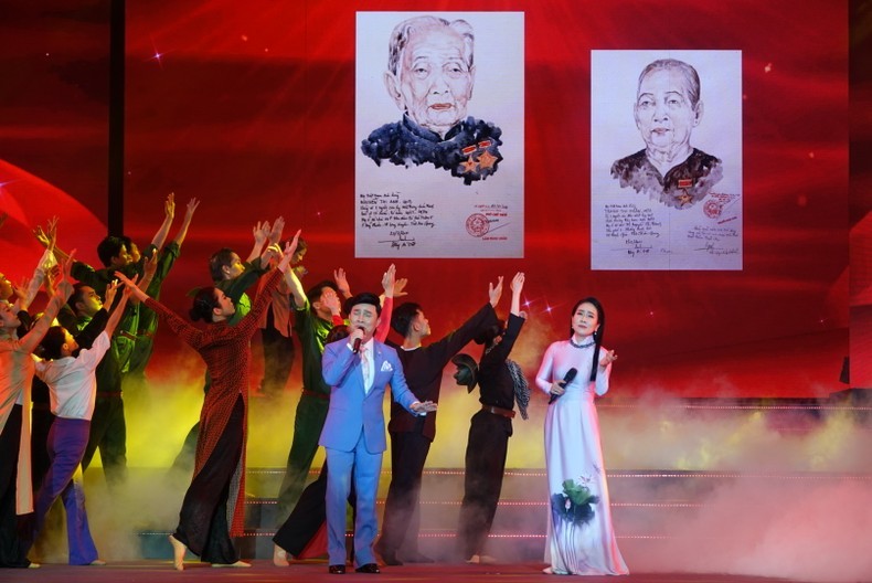 Art programme celebrates National Reunification Day ảnh 4