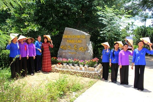 Encouraging farmers to get involved in community-based tourism development ảnh 1