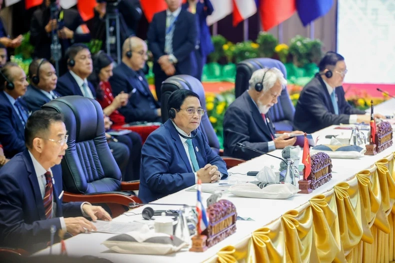 Vietnamese Pm Attends Aseans Summits With Japan Plus Three Countries