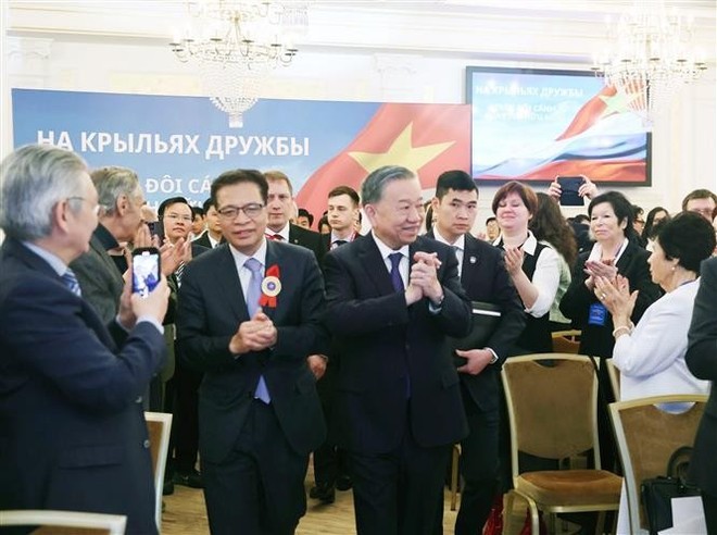 Party General Secretary To Lam meets with Russian scholars, intellectuals, and experts who previously supported Viet Nam. (Photo: VNA) Party General Secretary To Lam meets with Russian scholars, intellectuals, and experts who previously supported Viet Nam. (Photo: VNA)