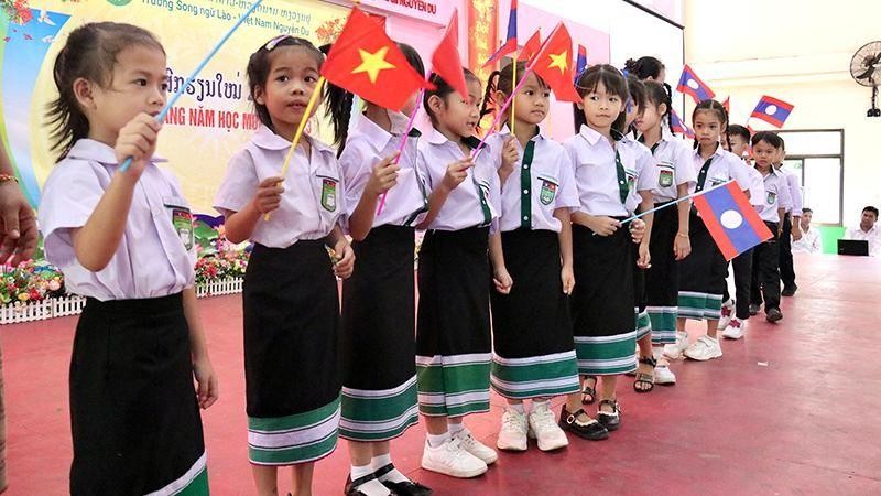 Students at the Nguyen Du Lao-Vietnamese bilingual school (Photo: NDO)