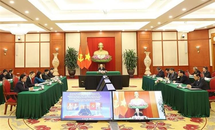 General Secretary of the Communist Party of Vietnam Central Committee Nguyen Phu Trong holds online talks with President of the Liberation Front of Mozambique (FRELIMO), President of the Republic of Mozambique Filipe Jacinto Nyusi. (Photo: VNA)