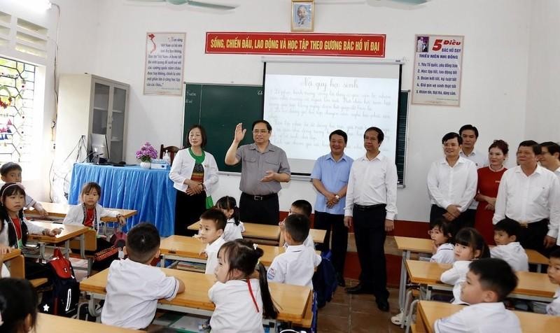 The PM visits Yen Lap Primary School 