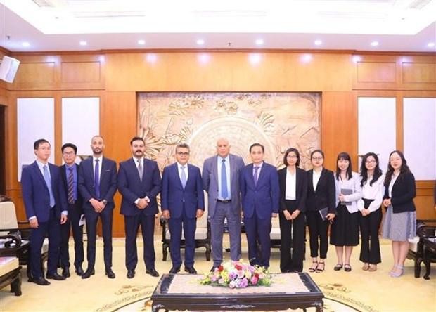 Vietnamese and Palestinian officials pose for a group photo. (Photo: VNA)