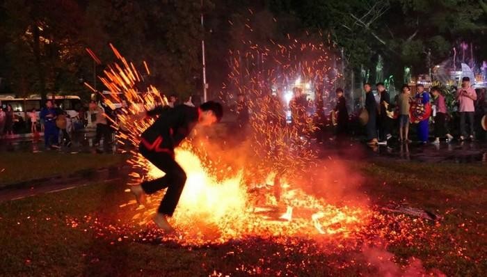 The mysterious fire dance ritual of the Pa Then ethnic minority people is recognised as a national intangible cultural heritage. 