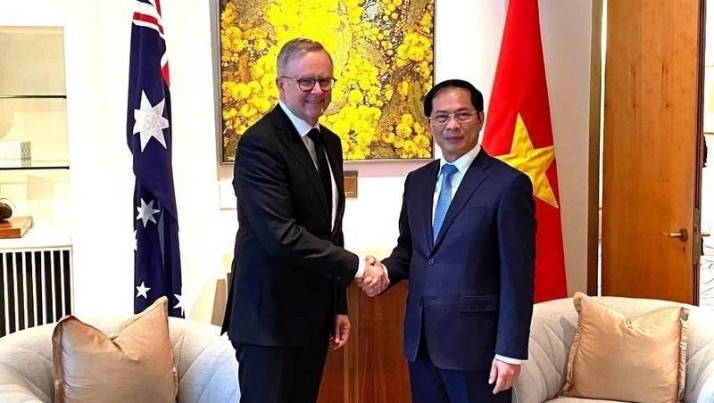 Vietnamese Foreign Minister Bui Thanh Son (right) and Australian Prime Minister Anthony Albanese (Photo: VNA)