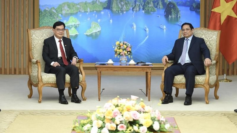 PM Pham Minh Chinh (R) receives Singaporean Deputy Prime Minister and Coordinating Minister for Economic Policies Heng Swee Keat. (Photo: NDO/TRAN HAI)