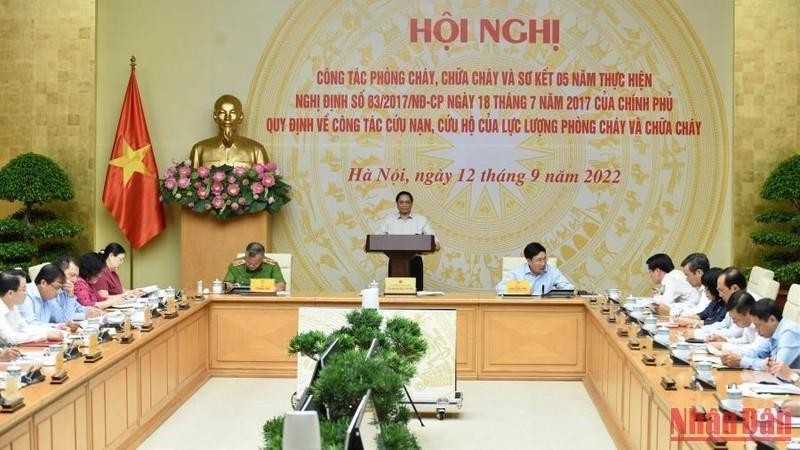  PM Pham Minh Chinh chairs the national teleconference. (Photo: NDO)