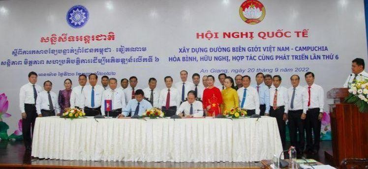 Vietnam and Cambodia co-host the sixth conference on building a shared border of peace, friendship and cooperation for development in An Giang on September 20. (Photo: NDO)