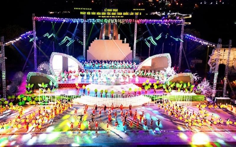A performance at the opening ceremony of festival. (Photo: baothainguyen.vn)