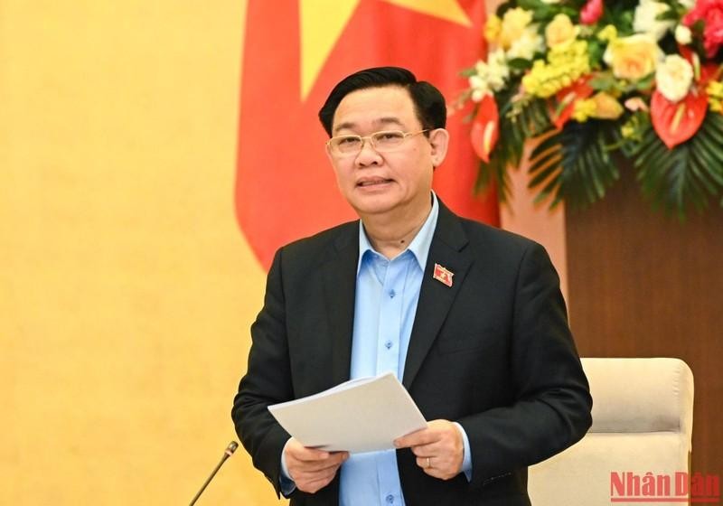 NA Chairman Vuong Dinh Hue delivers the closing remarks at the 16th session of the NA Standing Committee. (Photo: NDO)