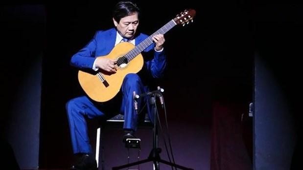 Vietnamese professor and guitarist Dang Ngoc Long performs at the finale of the International Guitar Competition and Festival Berlin 2022. (Photo: VNA)