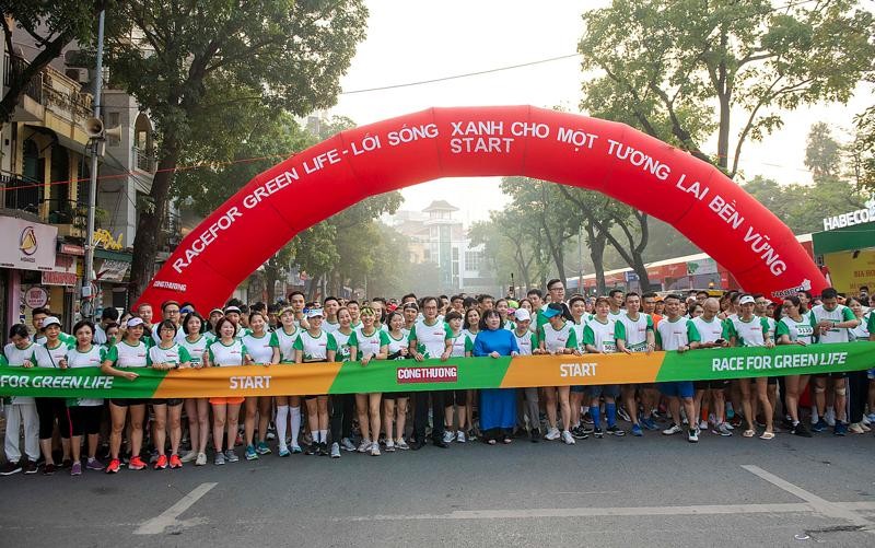Runners at the event (Photo: hanoimoi.com.vn)