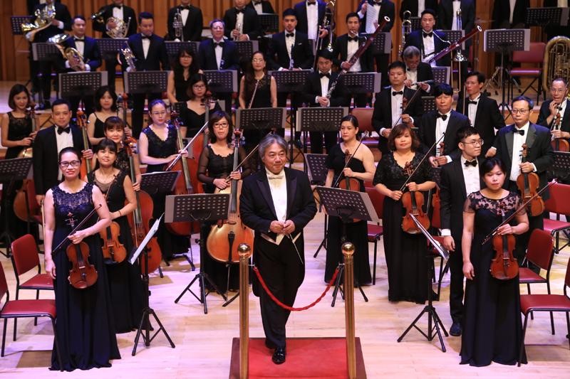 Conductor Honna Tetsuj and the Vietnam National Symphony Orchestra 