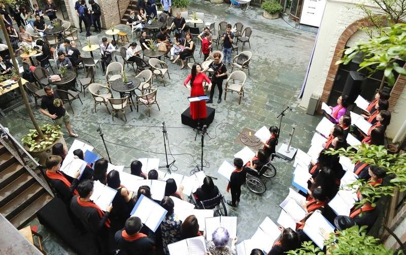 A concert at the Complex 01 space in Tay Son street, Hanoi (Photo: KHIEU MINH)