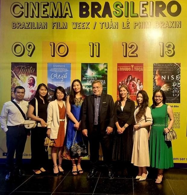 Brazilian Ambassador to Vietnam Fernando Apparicio da Silva (centre) and members of the Brazilian Embassy at the Brazilian Film Week that took place in Hanoi in May, 2022. (Photo: quocte.vn)