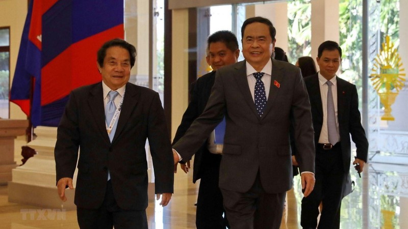 Standing Vice Chairman of the Vietnamese National Assembly Tran Thanh Man (R) and First Vice President of the Cambodian NA Cheam Yeap. (Photo: VNA)