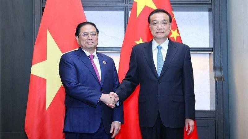 Prime Minister Pham Minh Chinh and Chinese Premier Li Keqiang (Photo: VNA)