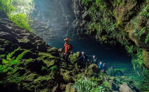 Experts in an exploration of the Krong No volcanic cave system. (Photo: VNA)